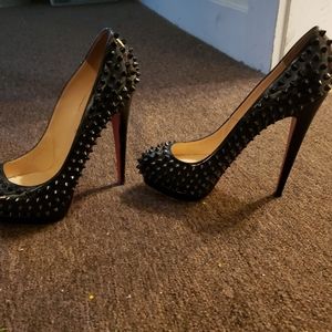 CHRISTIAN Louboutin